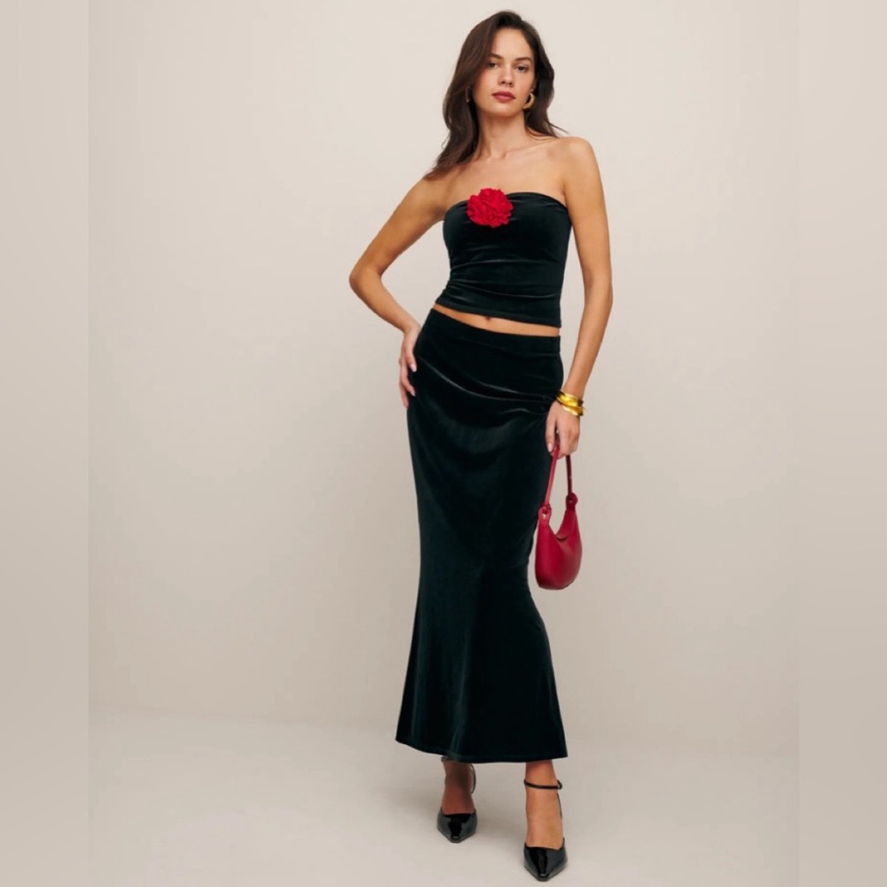 Reformation Adalynn two piece set in black velvet with red rose detail - Picture 1 of 12